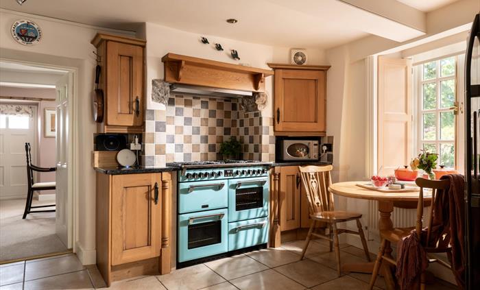Exceptionally well equipped kitchen, cooks love it, separate dining room off the kitchen with seaviews